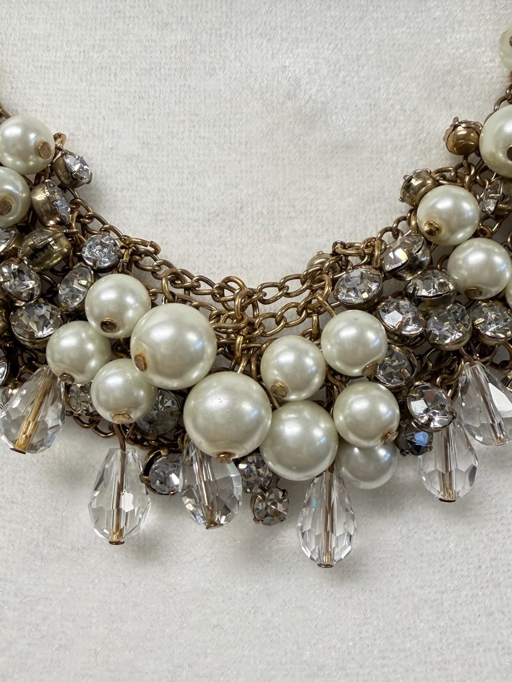 Statement necklace with faux pearls, rhinestones and crystals - Picture 4 of 6
